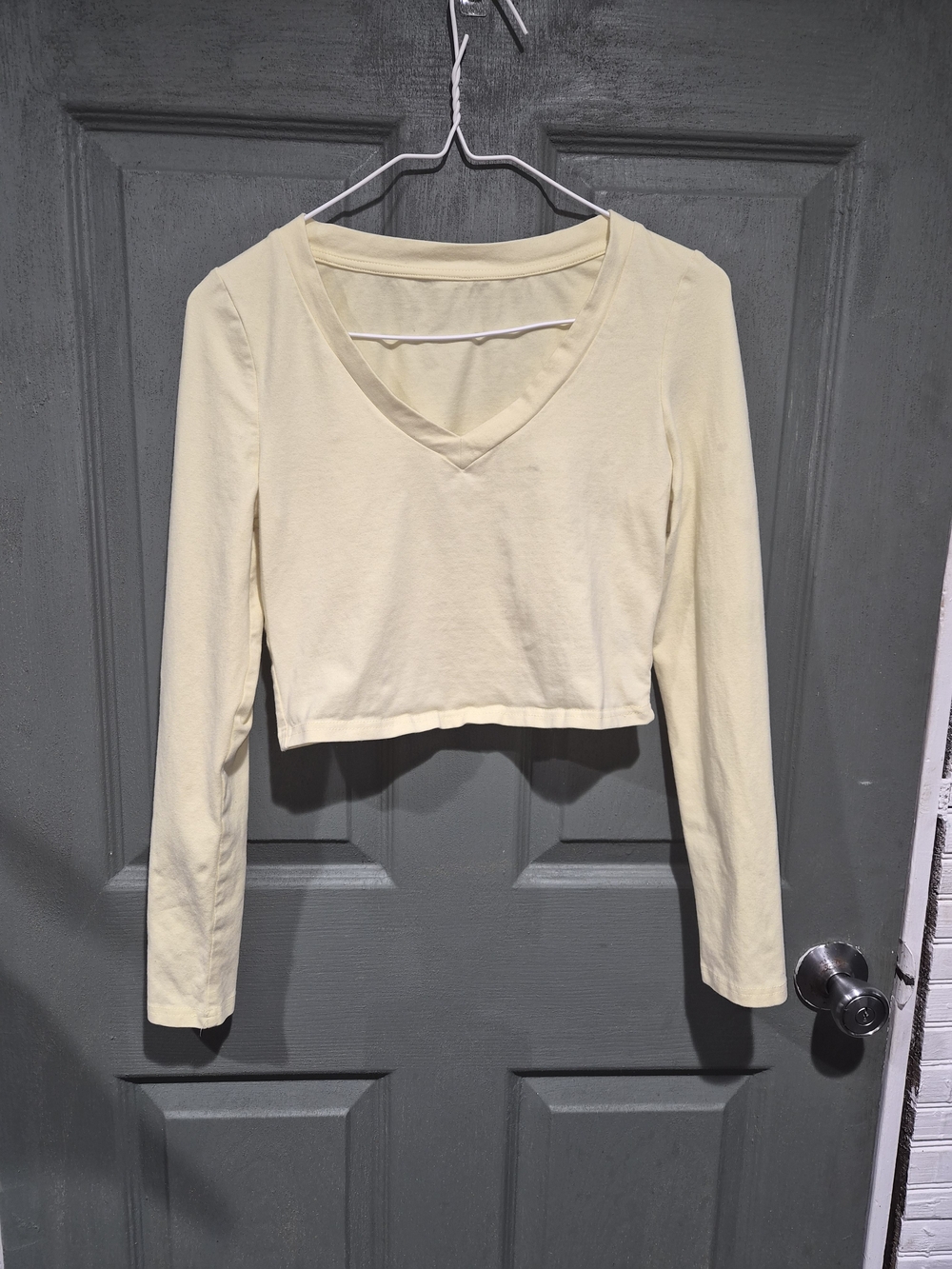 SHEIN Cream V-Neck Long Sleeve Cropped Top